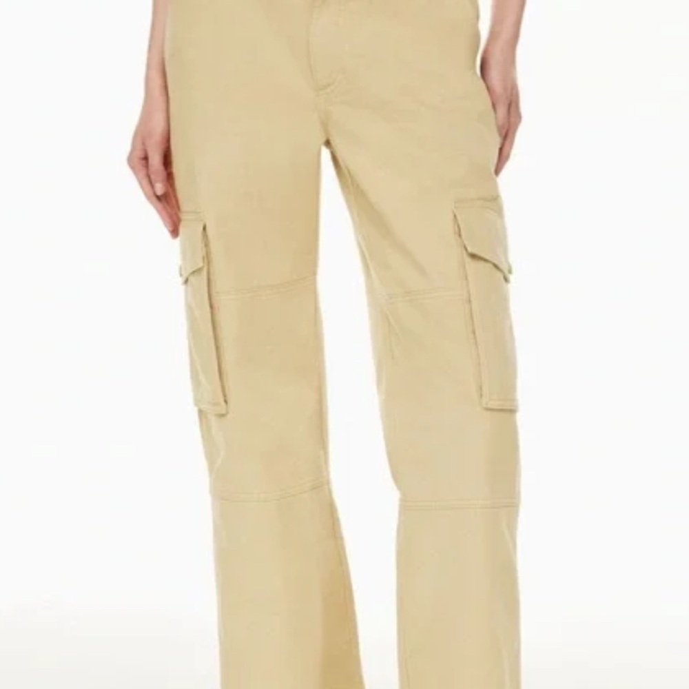 Aritzia TNA khaki Cargo Pants size 2
